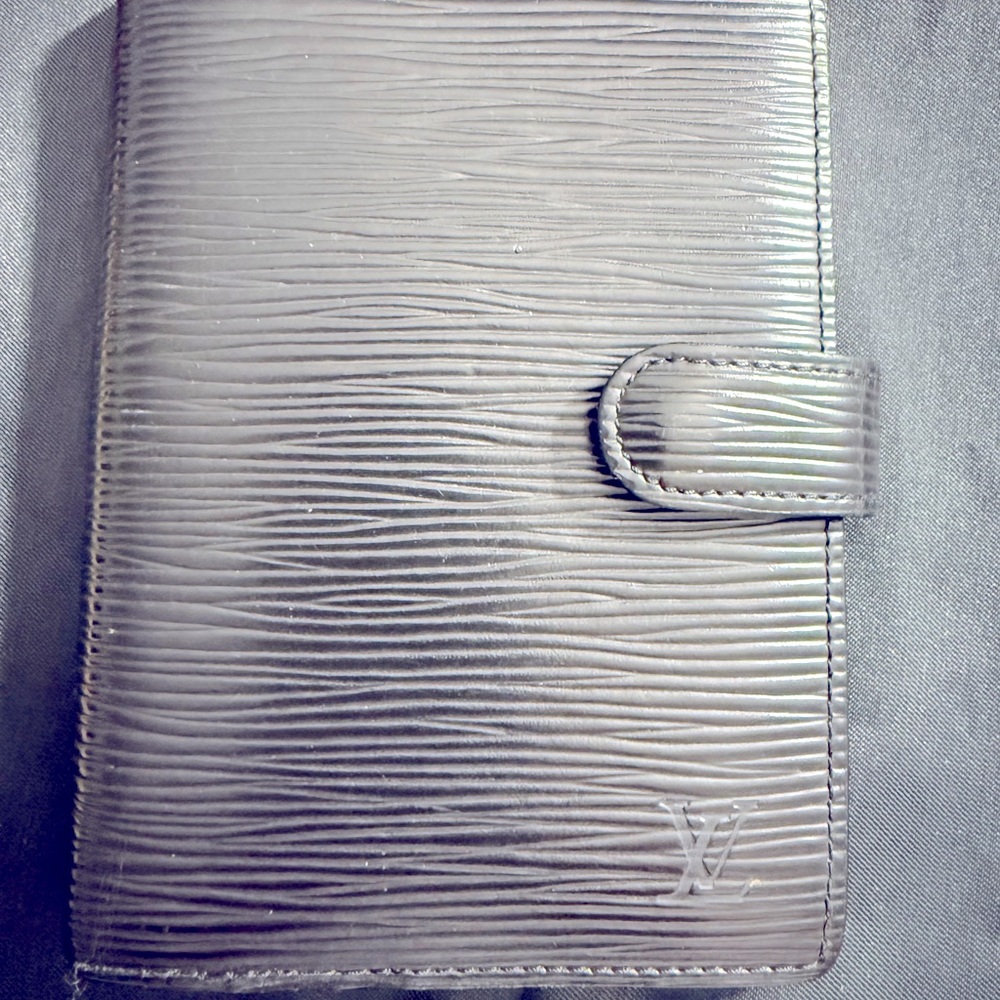 *~Louis Vuitton Black Epi Leather ~ Medium Ringed Agenda Cover ~ Made In France